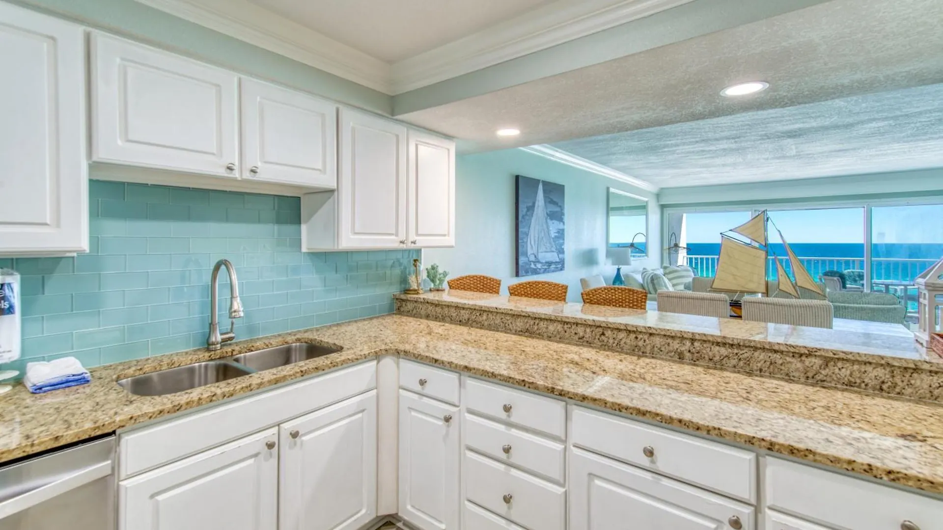 Beach House Condominiums C603 - Beachfront With Pool, Wifi, & Beach Service Destin 0*,